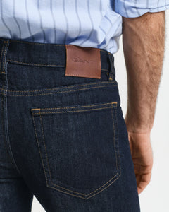 GANT - Regular Fit Jeans in Clean Dark Blue Wash 1000423 960