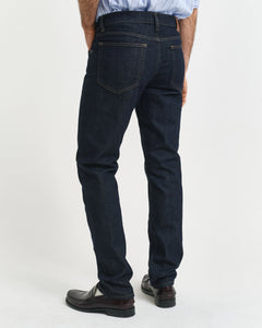 GANT - Regular Fit Jeans in Clean Dark Blue Wash 1000423 960