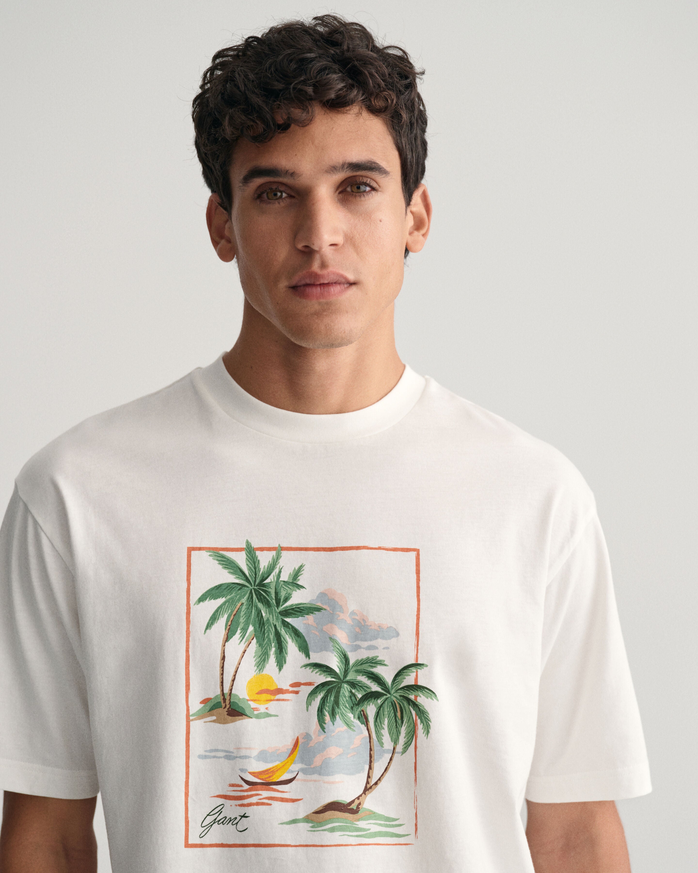 GANT - Hawaiian Printed T-Shirt in Eggshell White 2013080 113