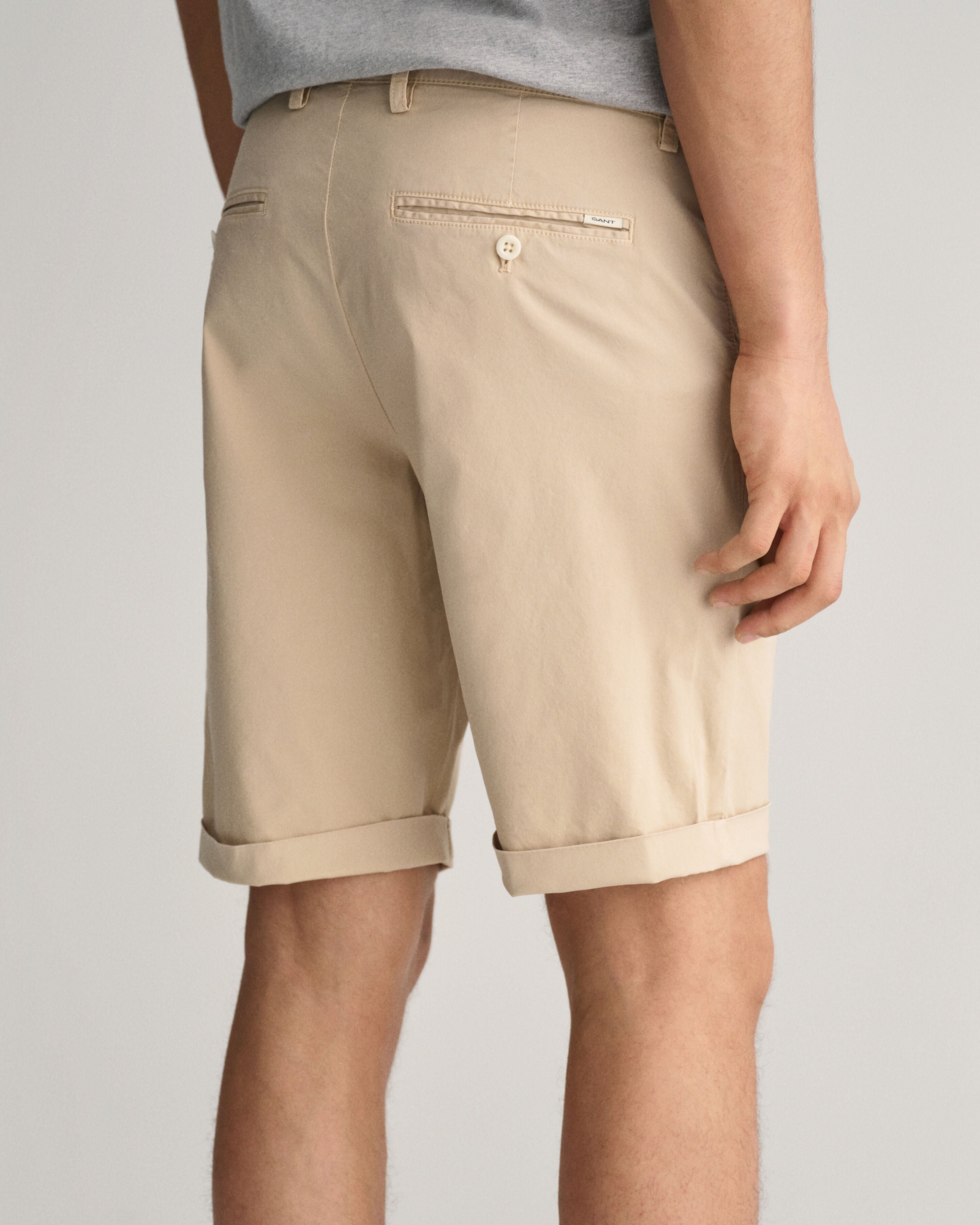 GANT - Regular Fit Sunfaded Shorts in Cream 205076 130