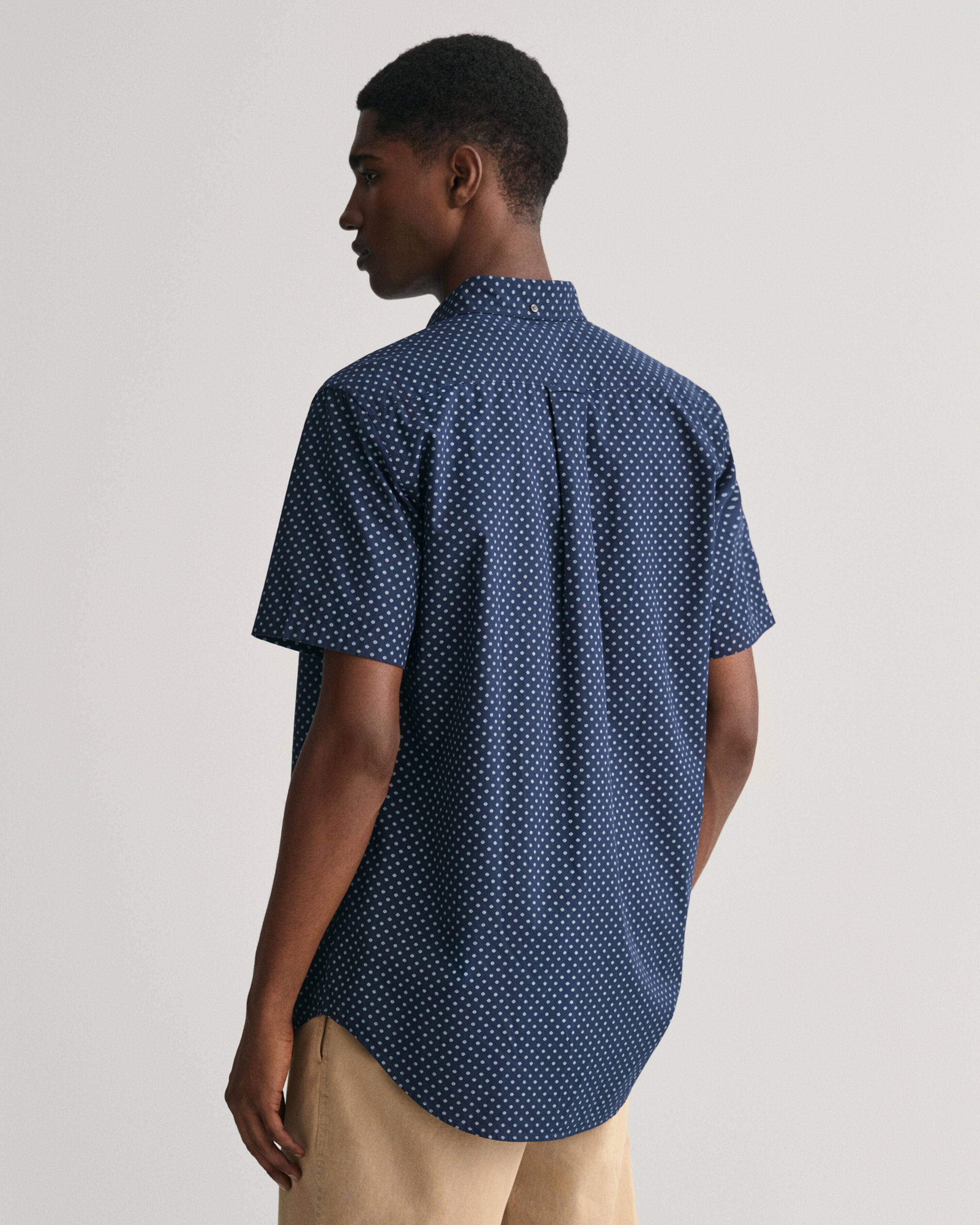 GANT - Regular Fit Micro Print Short Sleeve Shirt In Dark Marine Blue 3240066 410