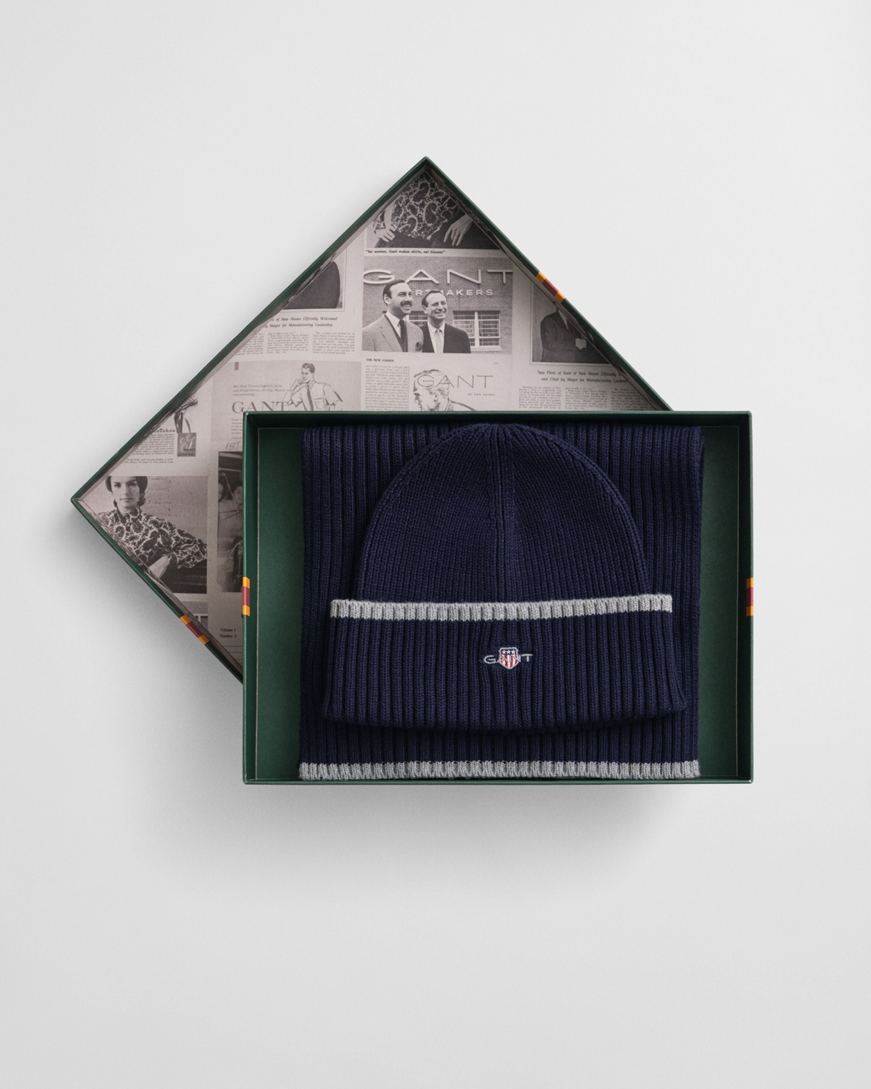 GANT - Essential Hat and Scarf Gift Set in Marine Blue 9910055 410