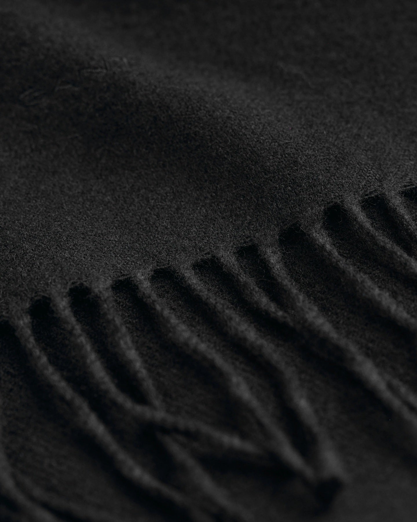 GANT - Wool Scarf in Black 9920203 005