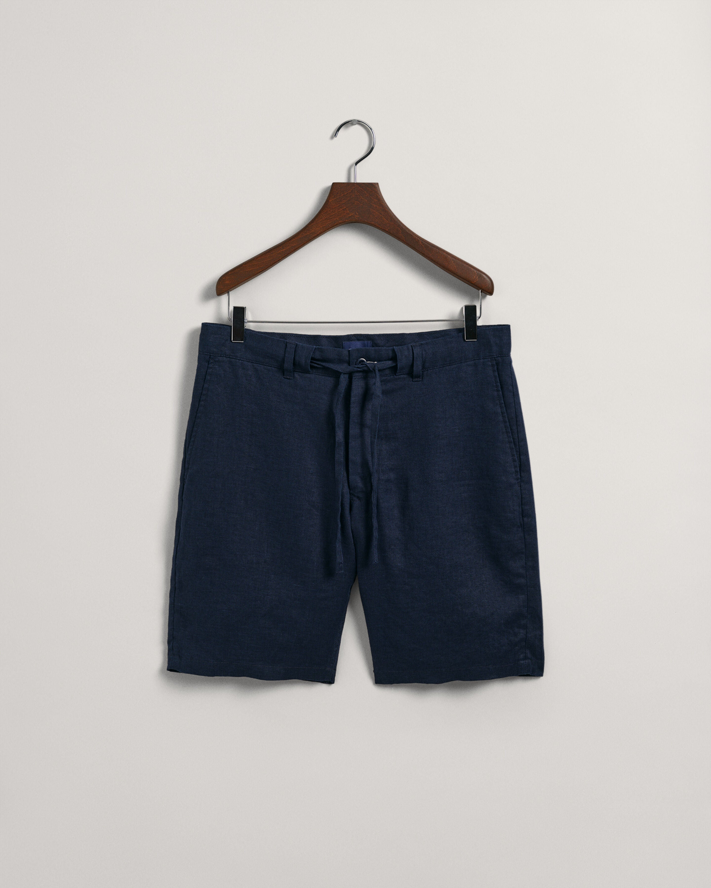GANT - Relaxed Fit Linen Drawstring Shorts in Marine Dark Blue