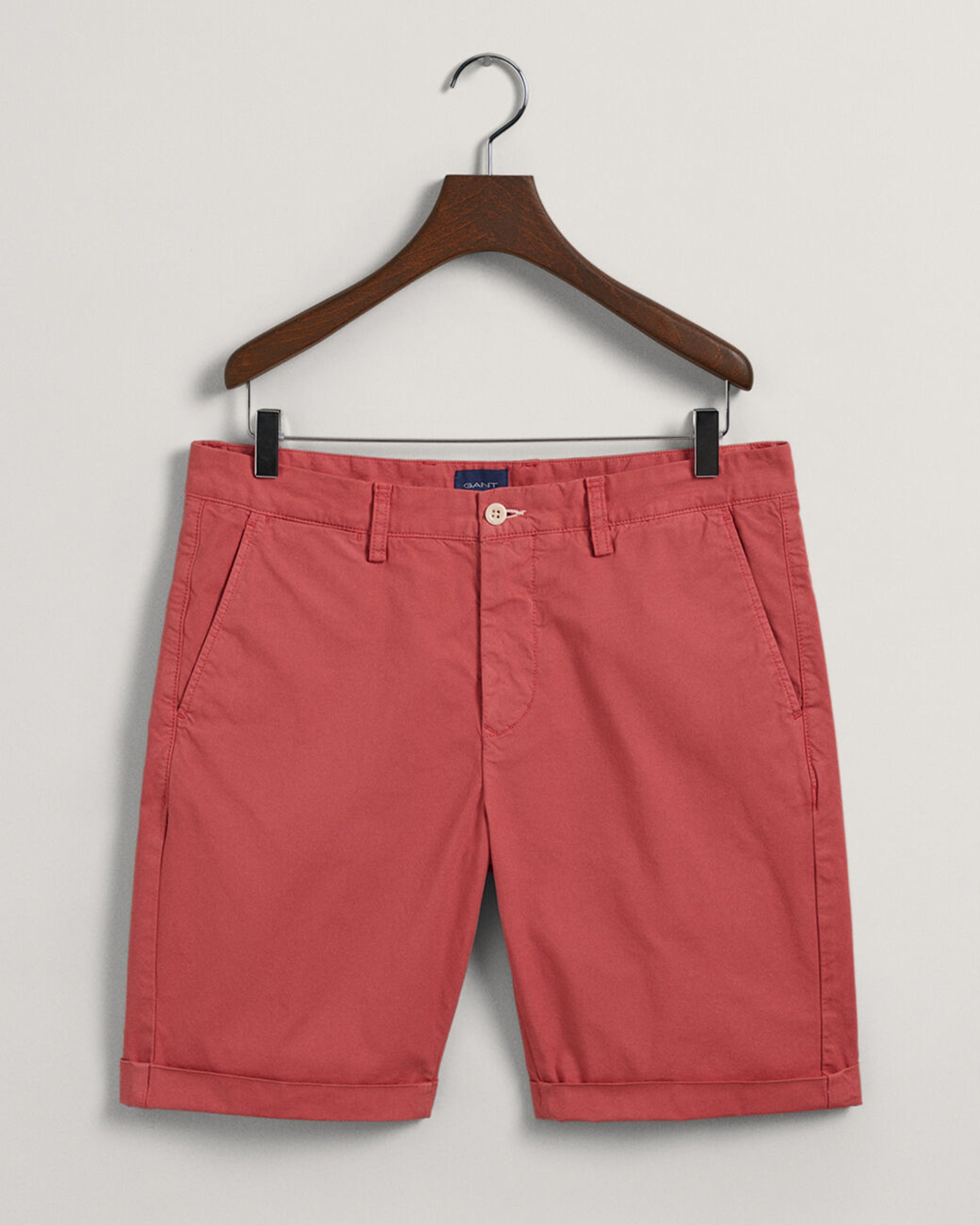 GANT - Allister Regular Fit Sunfaded Shorts in Mineral Red