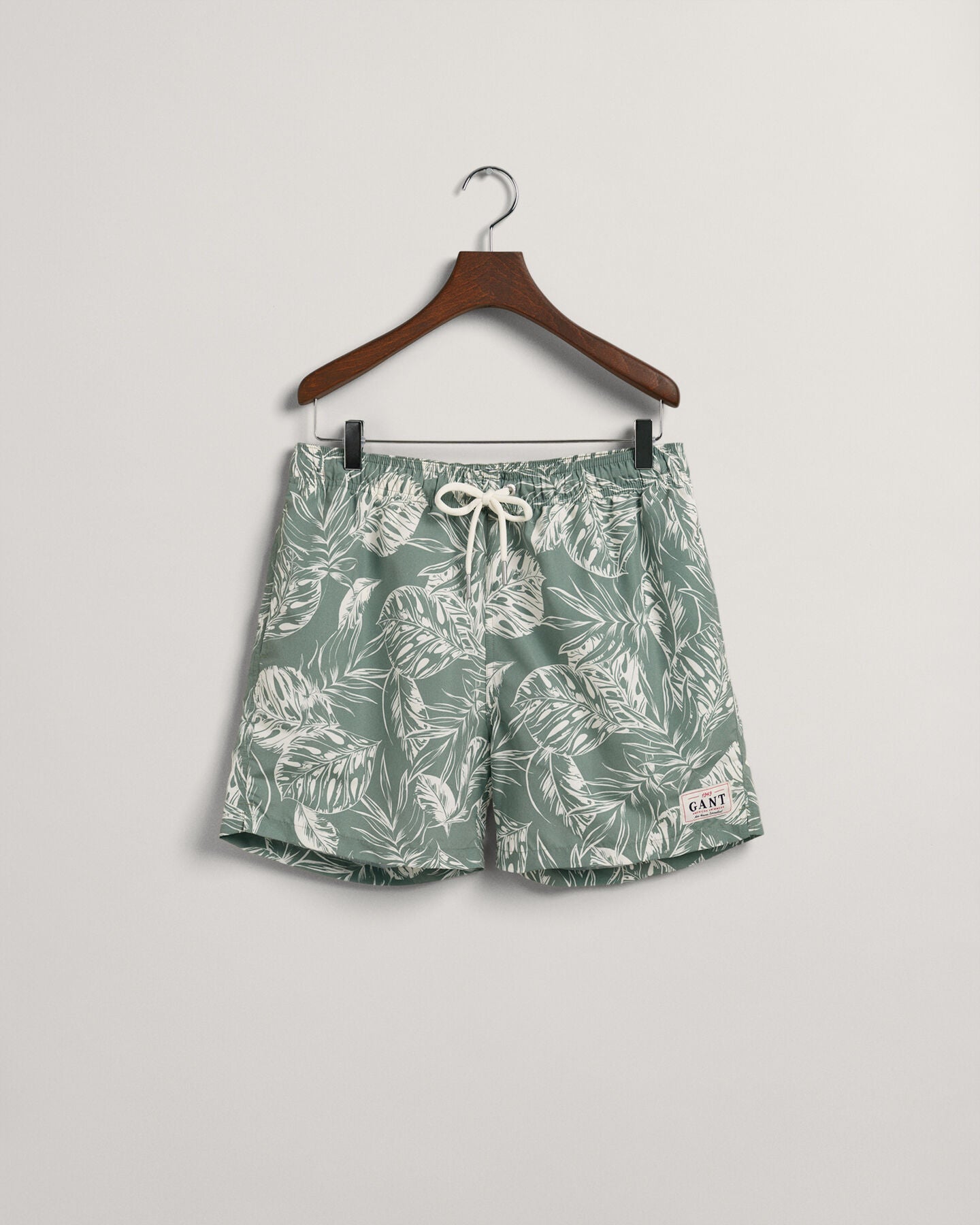 GANT - Classic Fit Tropical Leaves Print Swim Shorts In Kalamata Green 922316004 362